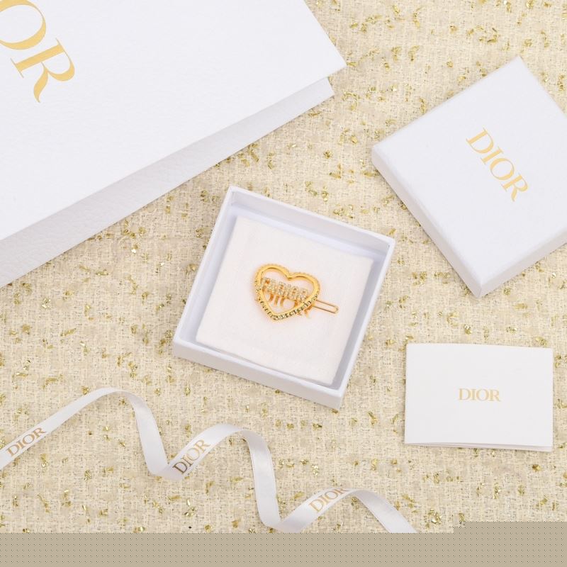 ch**an D*or brooches